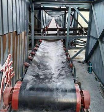 湖北皮帶輸送機(jī)檢修走廊.jpg